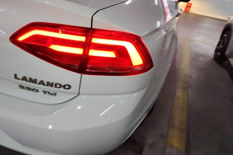Used Volkswagen Lamando 2015 230TSI DSG Fashion Edition Right Rear Taillight
