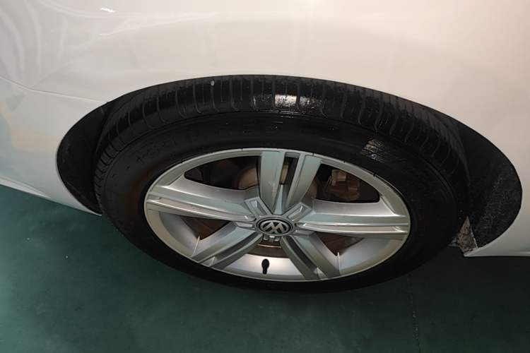 Used Volkswagen Lamando 2015 330TSI DSG Comfort Edition Right Rear Wheel Hub