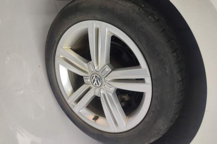 Used Volkswagen Lamando 2015 280TSI DSG Comfort Edition Right Rear Wheel Hub