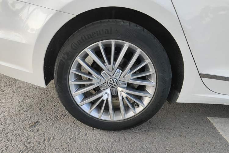 Used Volkswagen Lamando 2015 330TSI DSG Luxury Edition Right Rear Wheel Hub