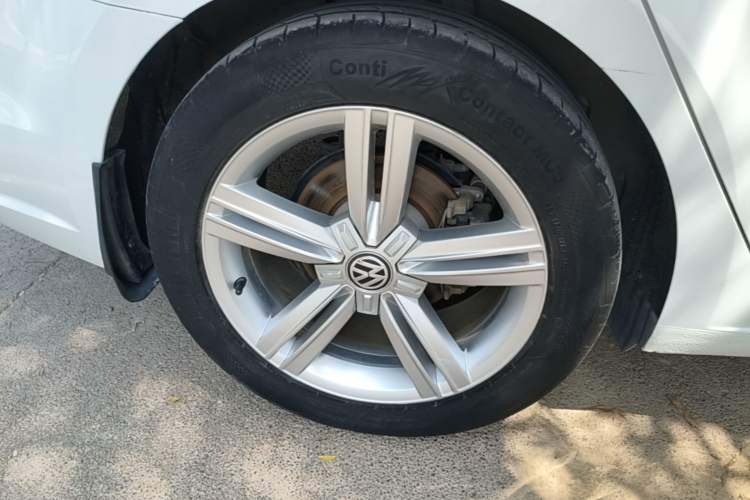 Used Volkswagen Lamando 2015 330TSI DSG Comfort Edition Right Rear Wheel Hub