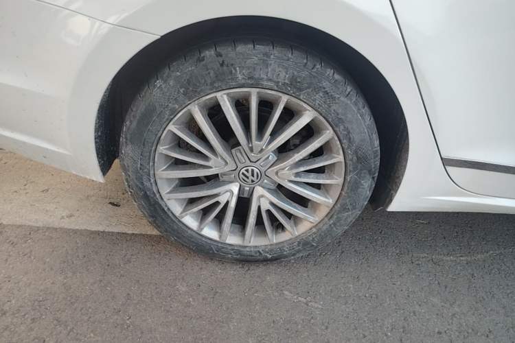 Used Volkswagen Lamando 2015 330TSI DSG Luxury Edition Right Rear Wheel Hub