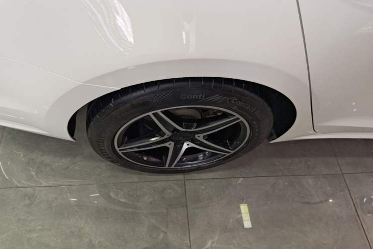Used Volkswagen Lamando 2015 280TSI DSG Comfort Edition Right Rear Wheel Hub