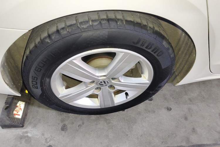 Used Volkswagen Lamando 2015 230TSI DSG Fashion Edition Right Rear Wheel Hub
