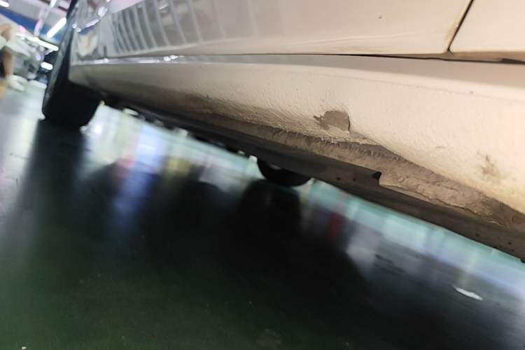 Used Volkswagen Lamando 2015 330TSI DSG Comfort Edition Right Side Sill