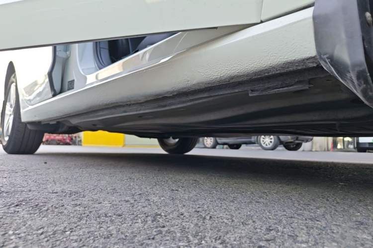Used Volkswagen Lamando 2015 230TSI DSG Fashion Edition Right Side Sill