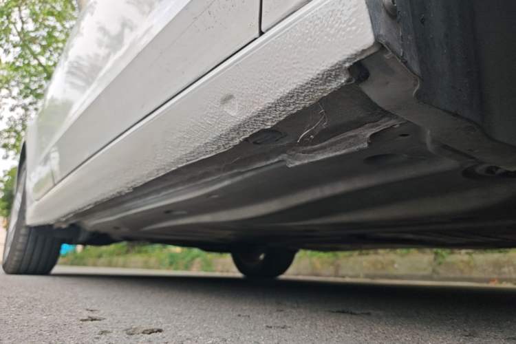 Used Volkswagen Lamando 2015 280TSI DSG Comfort Edition Right Side Sill