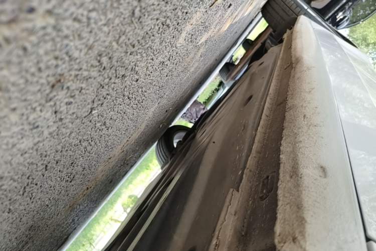 Used Volkswagen Lamando 2015 330TSI DSG Comfort Edition Right Side Sill