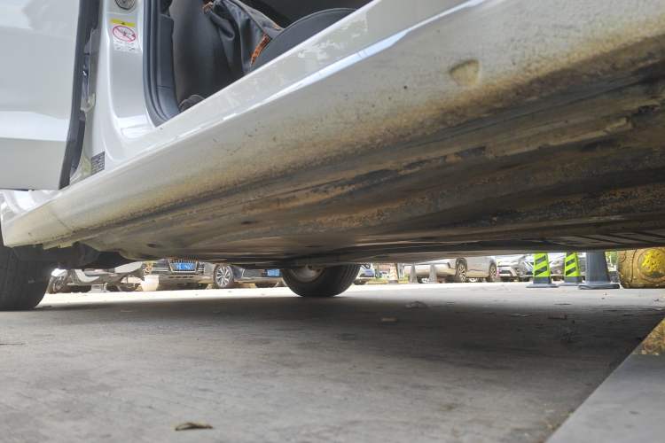 Used Volkswagen Lamando 2015 230TSI DSG Fashion Edition Right Side Sill