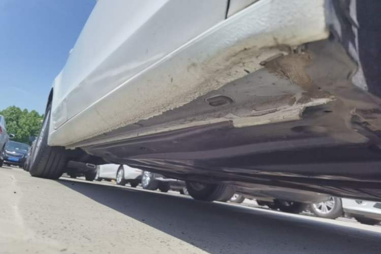 Used Volkswagen Lamando 2015 230TSI DSG Fashion Edition Right Side Sill