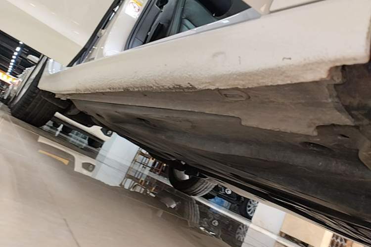 Used Volkswagen Lamando 2015 280TSI DSG Comfort Edition Right Side Sill
