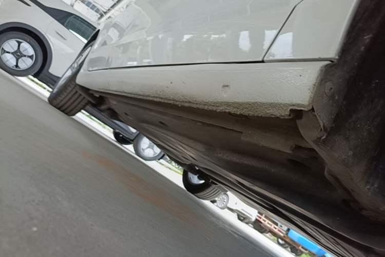 Used Volkswagen Lamando 2015 280TSI DSG Comfort Edition Right Side Sill