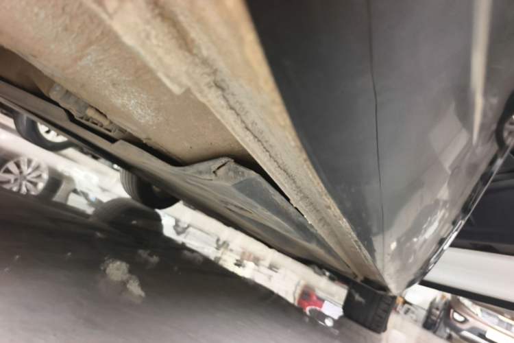 Used Volkswagen Lamando 2015 230TSI DSG Fashion Edition Right Side Sill