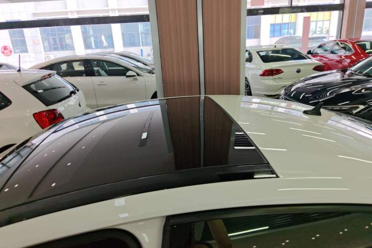 Used Volkswagen Lamando 2015 280TSI DSG Comfort Edition Roof