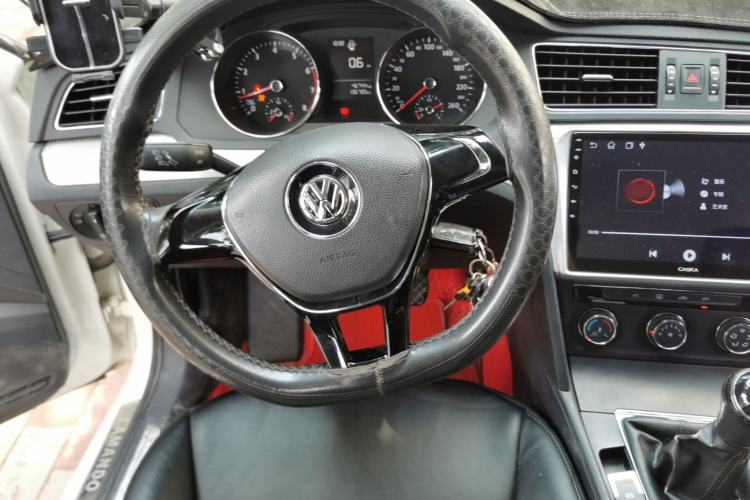 Used Volkswagen Lamando 2015 230TSI Manual Trend Edition Steering Wheel