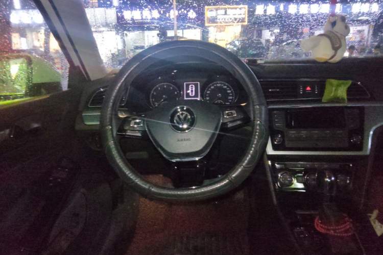 Used Volkswagen Lamando 2015 280TSI DSG Comfort Edition Steering Wheel