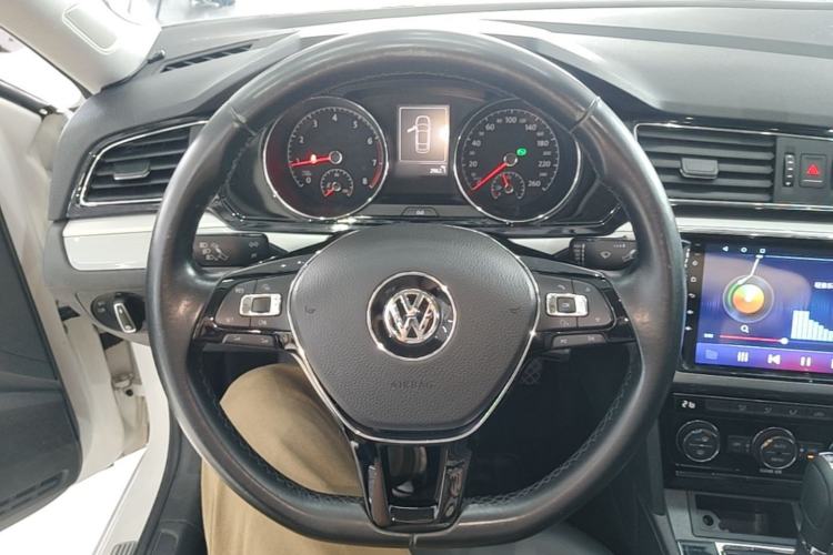 Used Volkswagen Lamando 2015 280TSI DSG Comfort Edition Steering Wheel