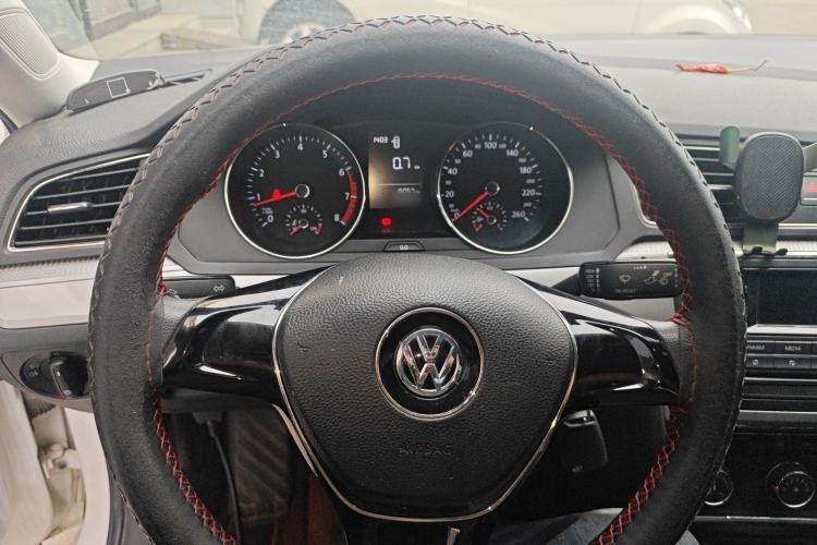 Used Volkswagen Lamando 2015 230TSI Manual Trend Edition Steering Wheel