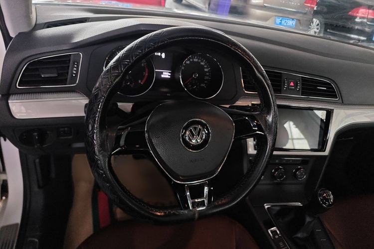 Used Volkswagen Lamando 2015 230TSI Manual Trend Edition Steering Wheel