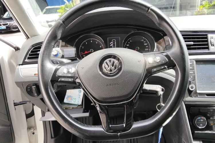 Used Volkswagen Lamando 2015 280TSI Manual Comfort Edition Steering Wheel