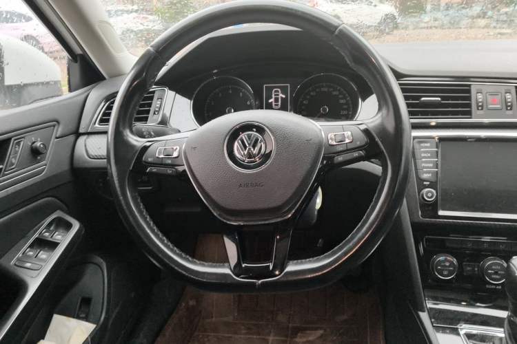 Used Volkswagen Lamando 2015 280TSI DSG Comfort Edition Steering Wheel