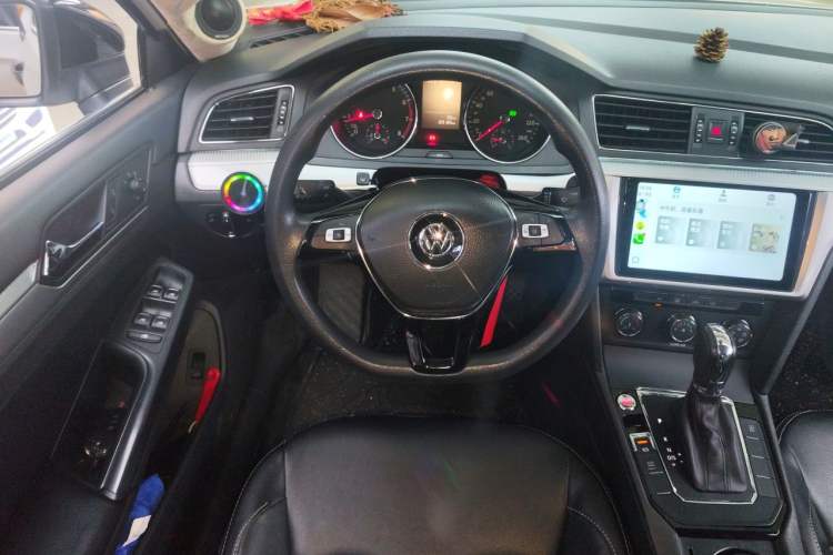 Used Volkswagen Lamando 2015 230TSI DSG Fashion Edition Steering Wheel