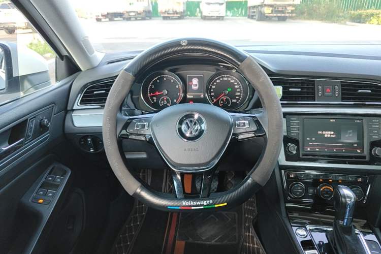 Used Volkswagen Lamando 2015 330TSI DSG Luxury Edition Steering Wheel