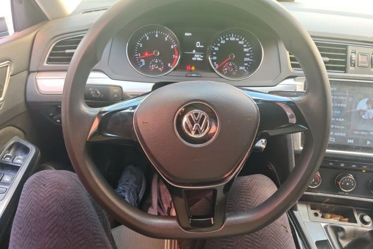 Used Volkswagen Lamando 2015 230TSI Manual Trend Edition Steering Wheel