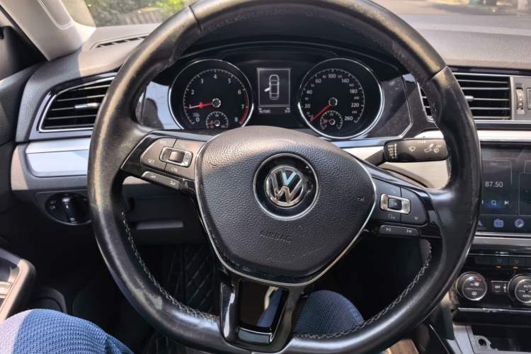 Used Volkswagen Lamando 2015 280TSI DSG Comfort Edition Steering Wheel