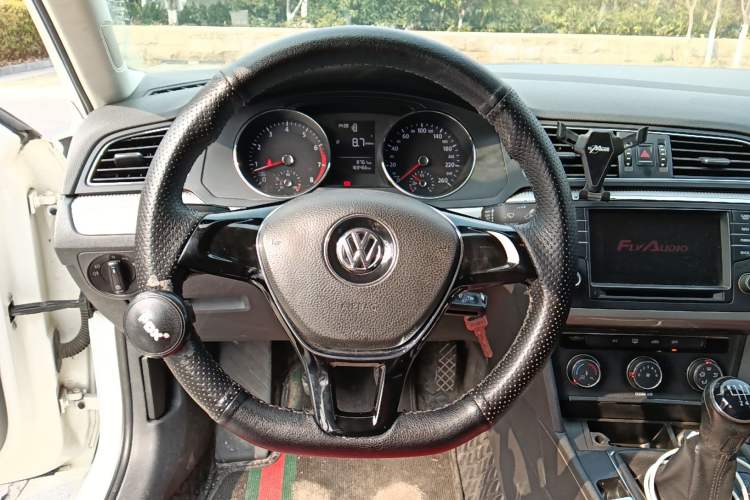 Used Volkswagen Lamando 2015 230TSI Manual Trend Edition Steering Wheel