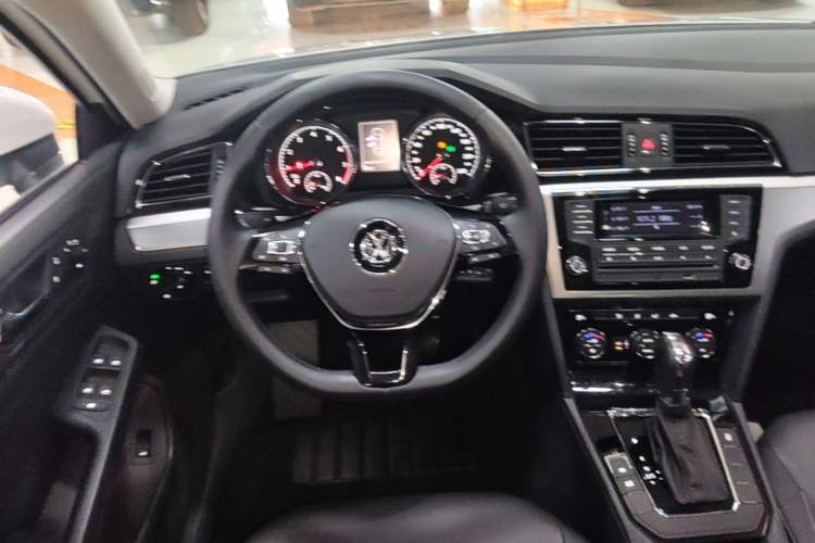 Used Volkswagen Lamando 2015 330TSI DSG Comfort Edition Steering Wheel
