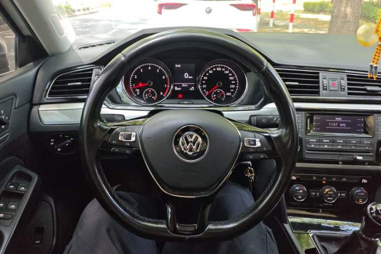 Used Volkswagen Lamando 2015 280TSI Manual Comfort Edition Steering Wheel