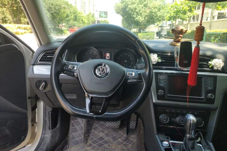 Used Volkswagen Lamando 2015 330TSI DSG Luxury Edition Steering Wheel