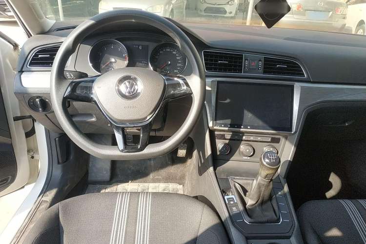 Used Volkswagen Lamando 2015 230TSI Manual Trend Edition Steering Wheel