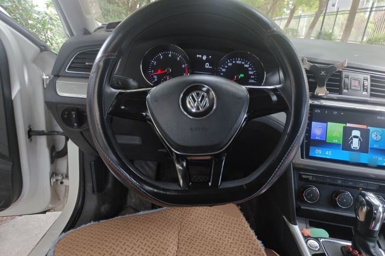 Used Volkswagen Lamando 2015 230TSI DSG Fashion Edition Steering Wheel