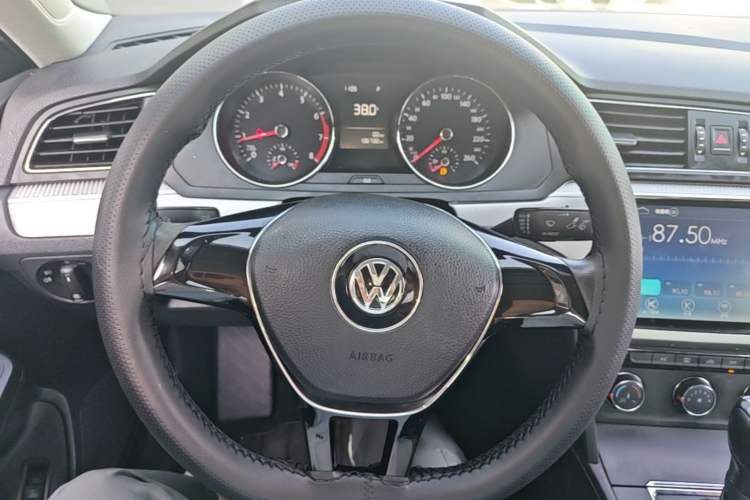 Used Volkswagen Lamando 2015 230TSI DSG Fashion Edition Steering Wheel