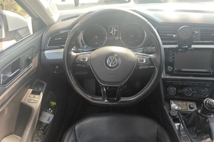 Used Volkswagen Lamando 2015 280TSI Manual Comfort Edition Steering Wheel