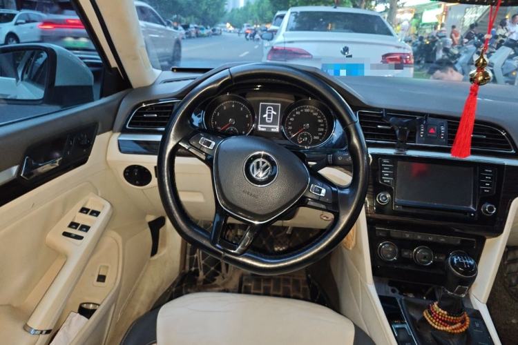 Used Volkswagen Lamando 2015 280TSI Manual Comfort Edition Steering Wheel