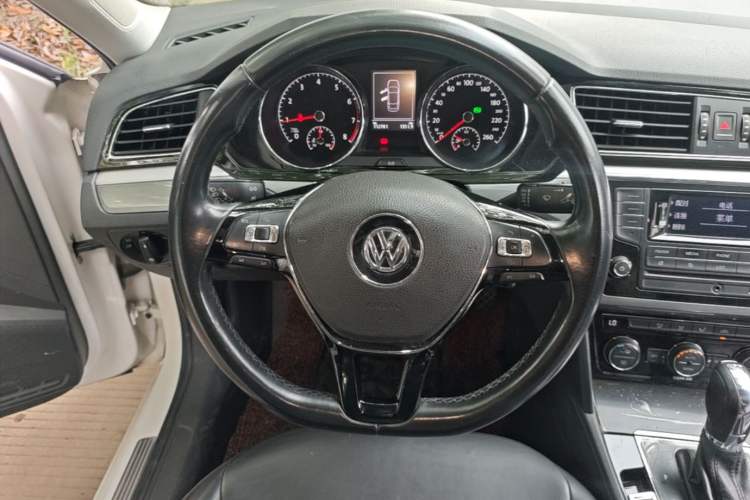 Used Volkswagen Lamando 2015 280TSI DSG Comfort Edition Steering Wheel