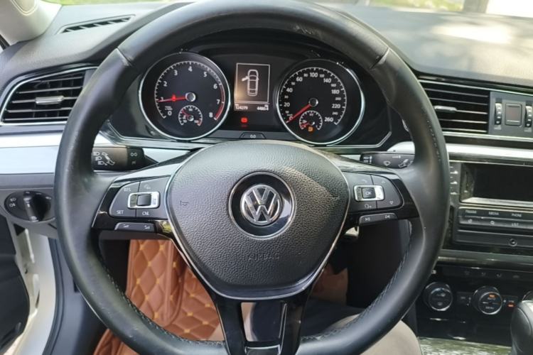 Used Volkswagen Lamando 2015 330TSI DSG Comfort Edition Steering Wheel