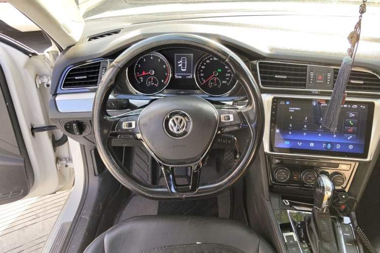 Used Volkswagen Lamando 2015 280TSI DSG Comfort Edition Steering Wheel