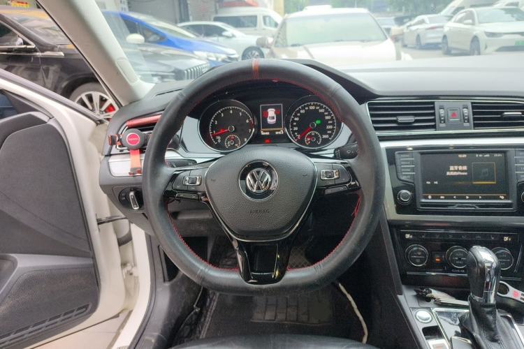 Used Volkswagen Lamando 2015 280TSI DSG Luxury Edition Steering Wheel