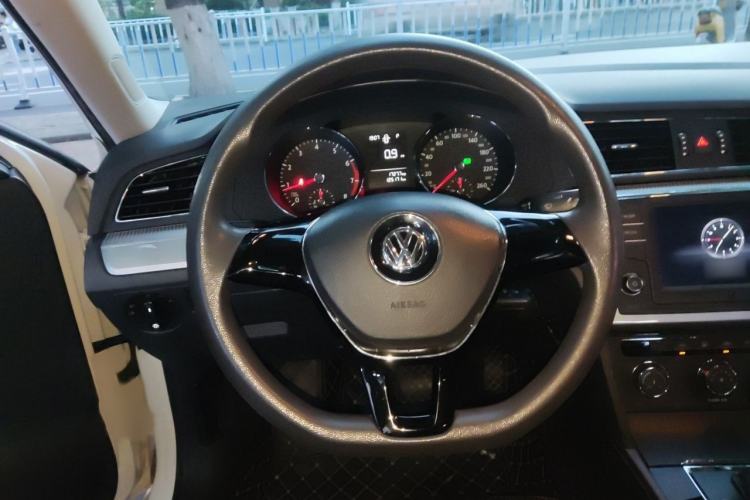 Used Volkswagen Lamando 2015 230TSI DSG Fashion Edition Steering Wheel