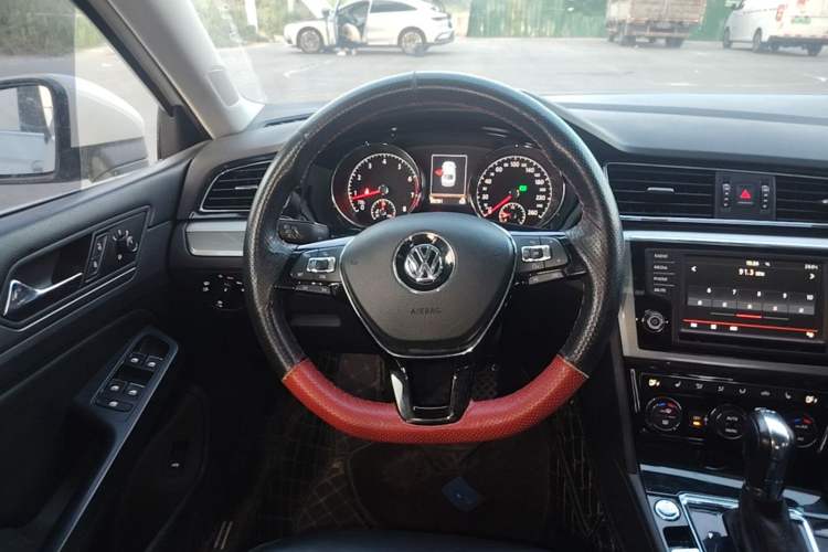 Used Volkswagen Lamando 2015 330TSI DSG Luxury Edition Steering Wheel