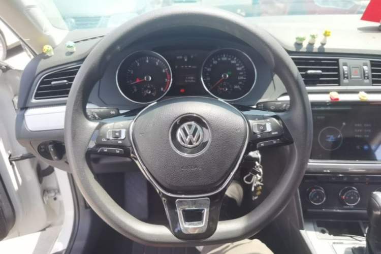 Used Volkswagen Lamando 2015 230TSI DSG Fashion Edition Steering Wheel