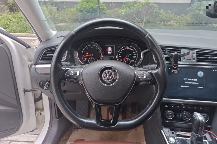 Used Volkswagen Lamando 2015 280TSI DSG Luxury Edition Steering Wheel