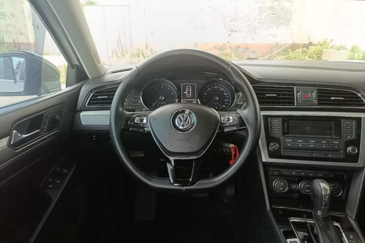 Used Volkswagen Lamando 2015 280TSI DSG Comfort Edition Steering Wheel