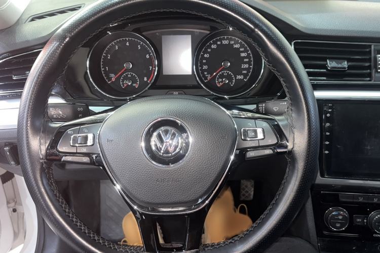 Used Volkswagen Lamando 2015 280TSI DSG Comfort Edition Steering Wheel