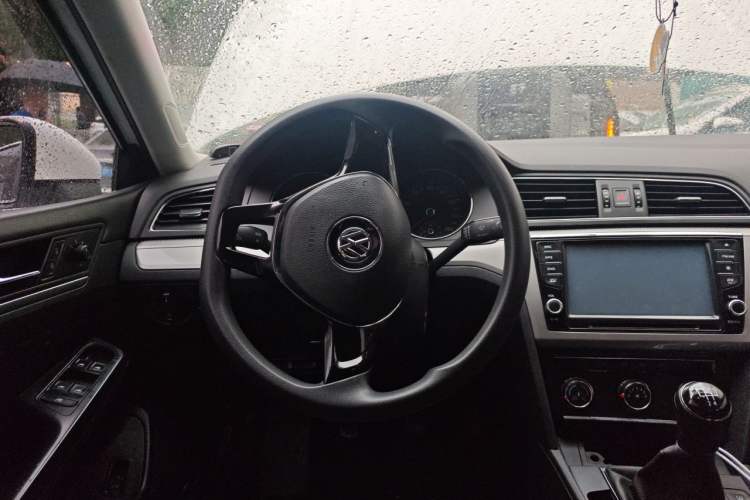 Used Volkswagen Lamando 2015 230TSI Manual Trend Edition Steering Wheel