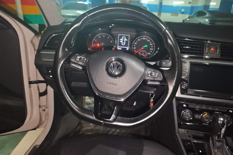 Used Volkswagen Lamando 2015 280TSI DSG Comfort Edition Steering Wheel